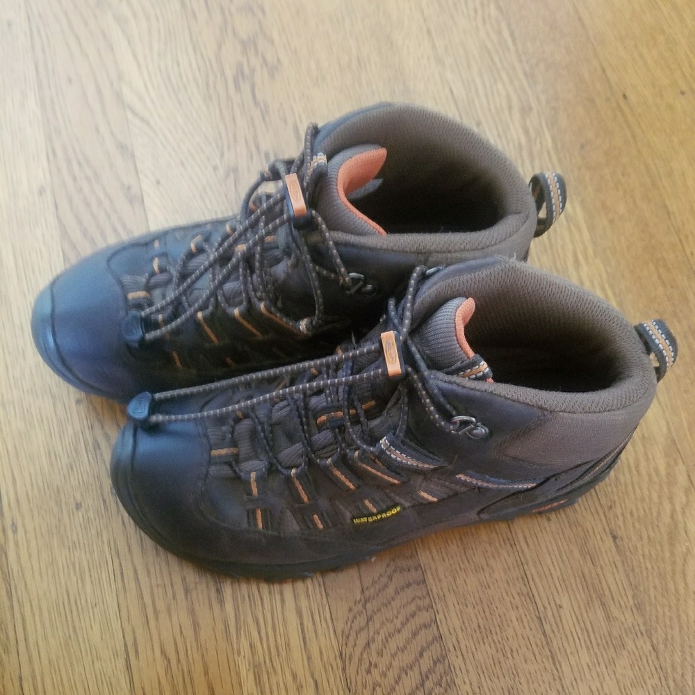 Keen Hiking shoes size 6